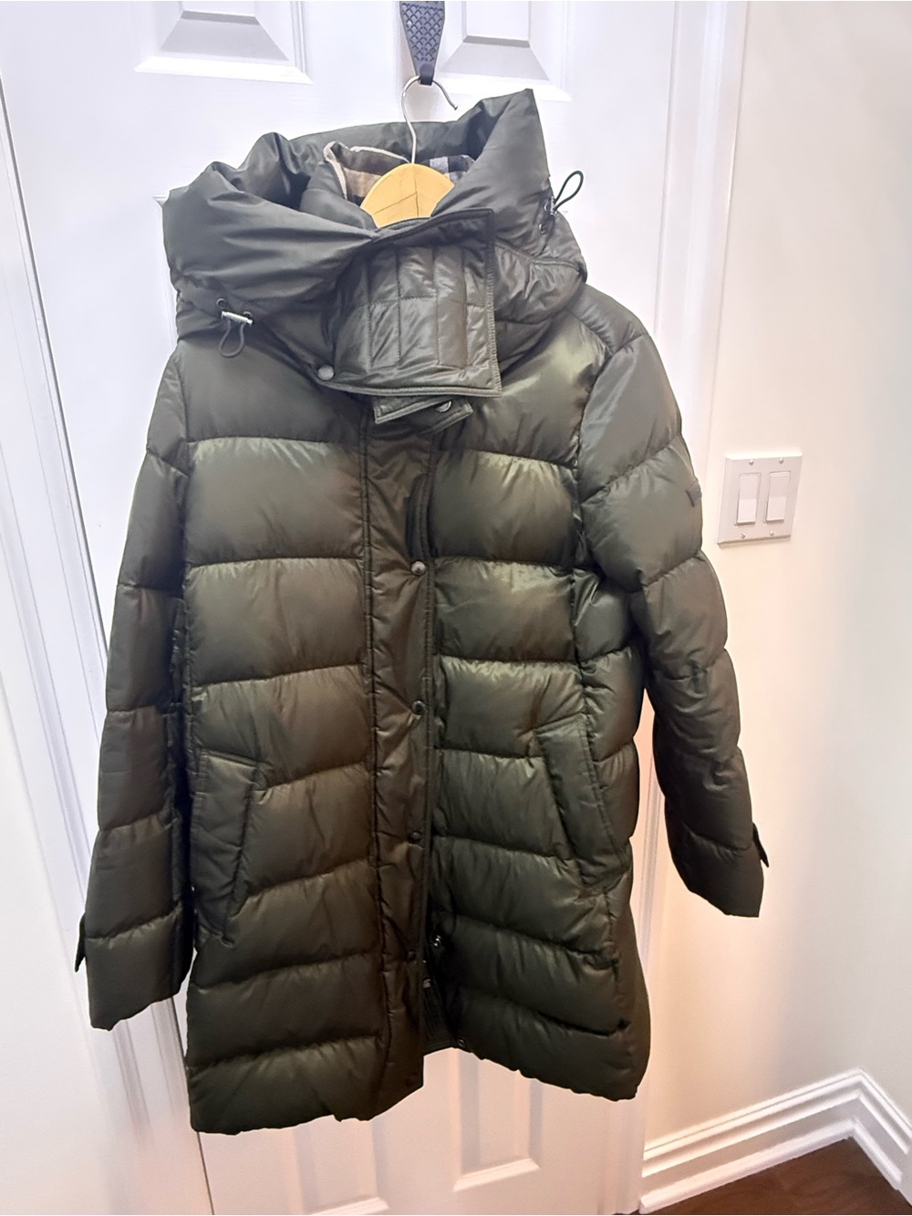 Burburry womens olive Puffer Jacket with Plaid Lining